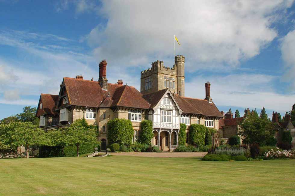 cowdray-house-luxury-country-estate-for-exclusive-use-stays