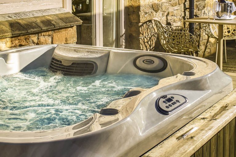 Photo of the Courtyard Hot Tub Suite at Dormy House