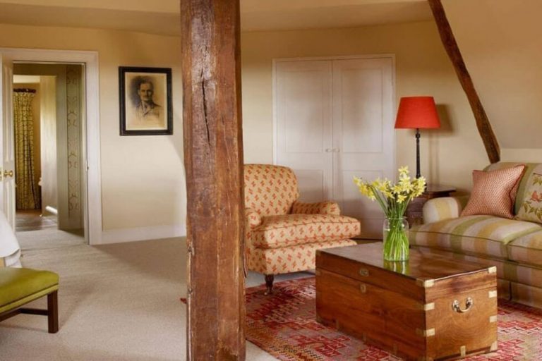 Photo of the Top Octagonal bedroom at Farleigh Wallop