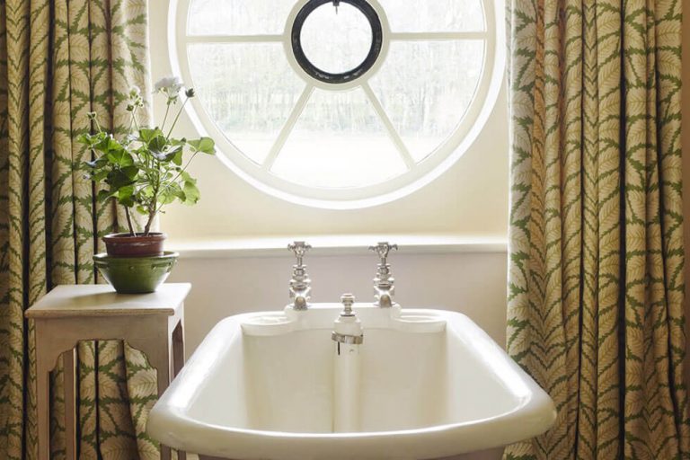 Photo of the bathroom of the Toile bedroom at Farleigh Wallop