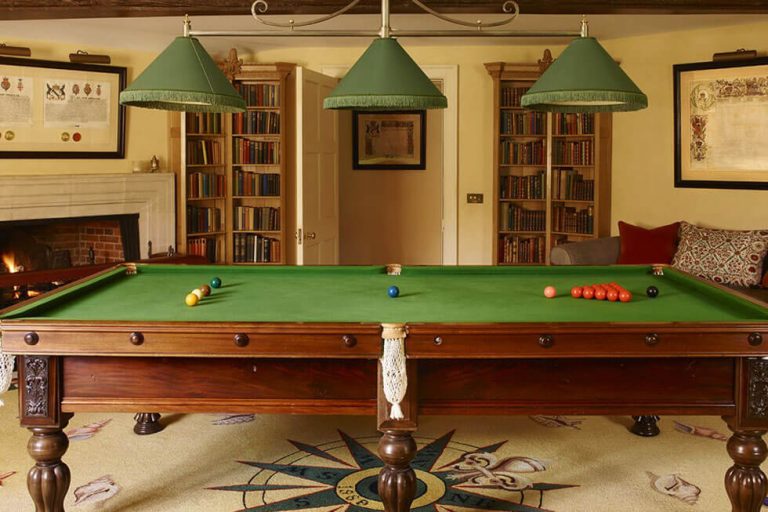 Photo of Farleigh Wallop snooker room and table