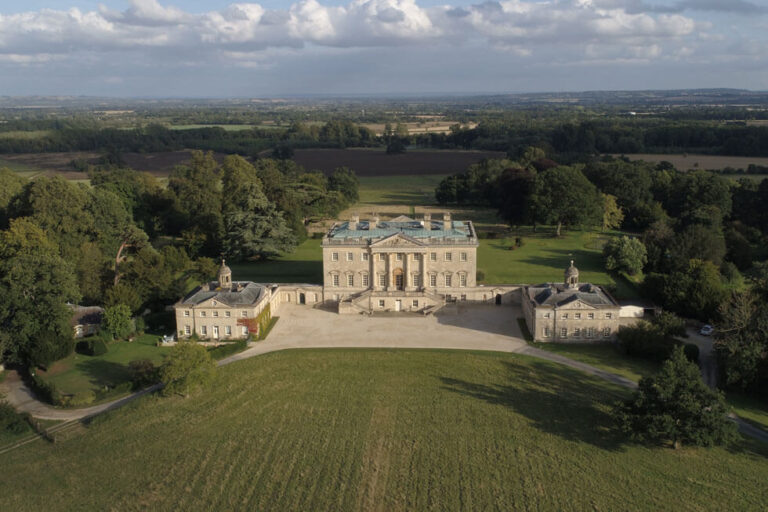 Photo ofthe grounds at Kirtlington Park