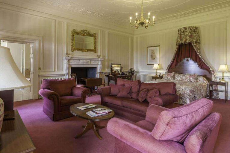 Photo of a bedroom suite at Luton Hoo