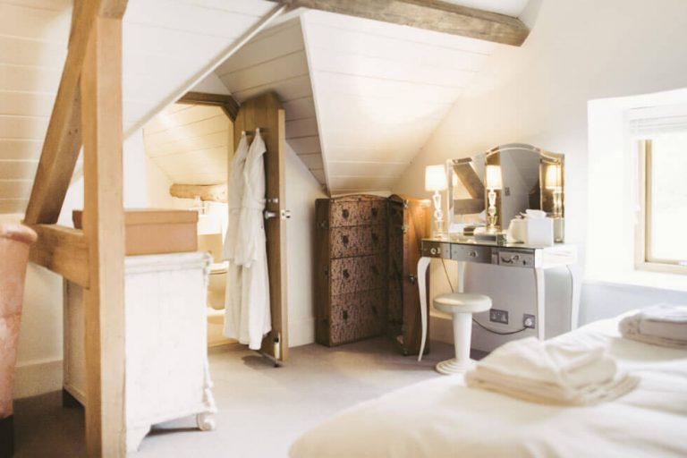 Photo of a bedroom at Temple Guiting Barn