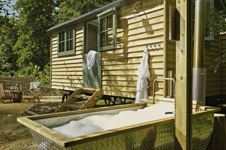 Photo of the bath at the hideaway huts